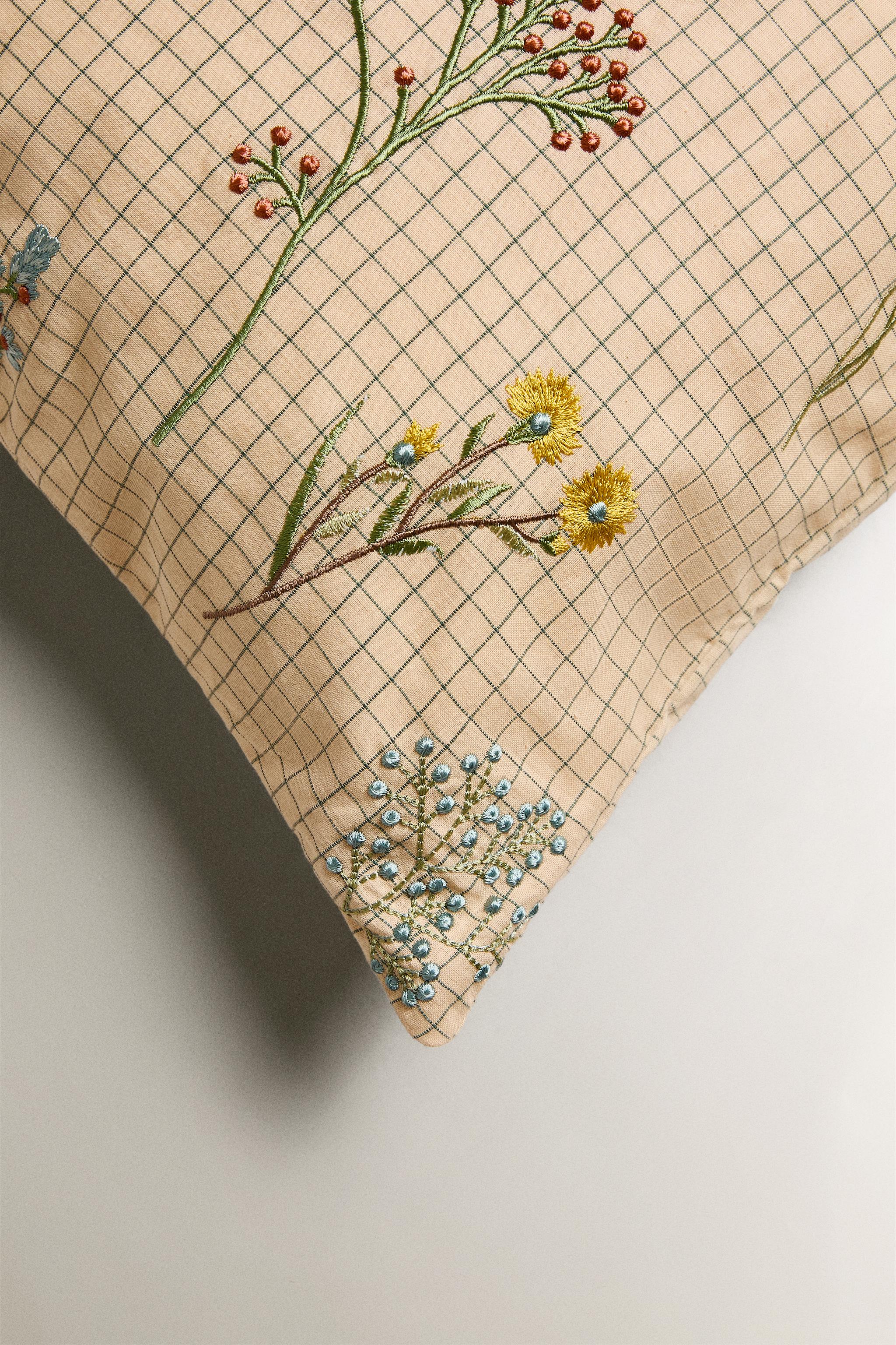 EMBROIDERED FLORAL THROW PILLOW COVER